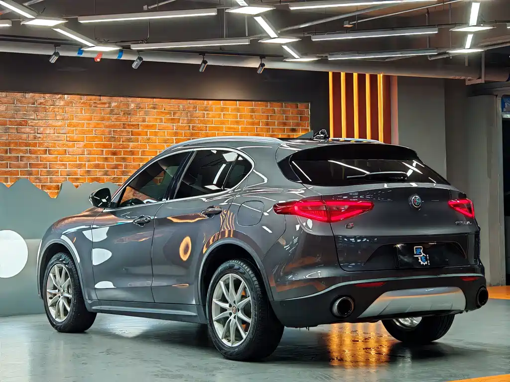 Alfa Romeo Stelvio 2018 — фото 10