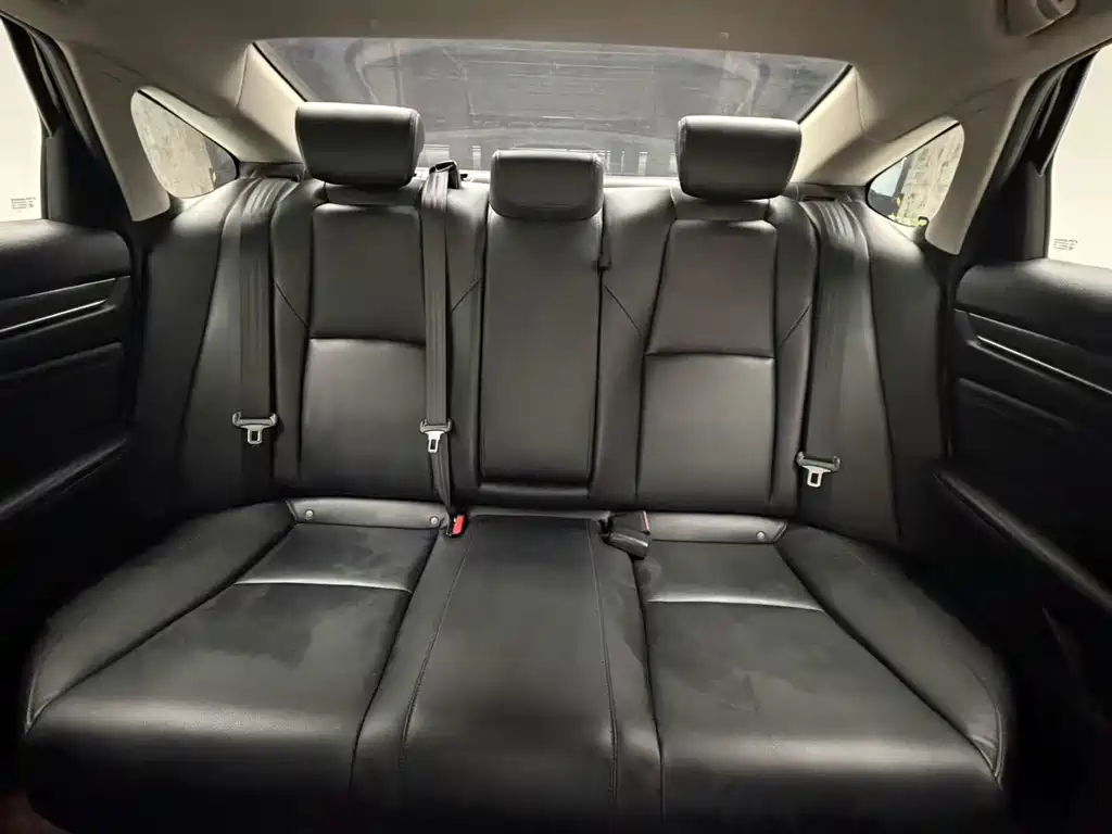 Honda Accord 2023 — фото 17