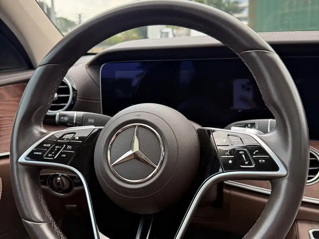 Mercedes-Benz E-Class 2021 — фото 16