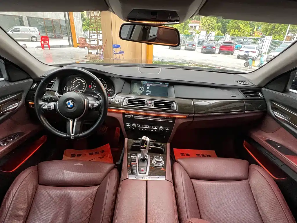 BMW 7 Series 2012 — фото 8