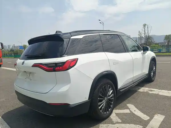 NIO ES8 2019