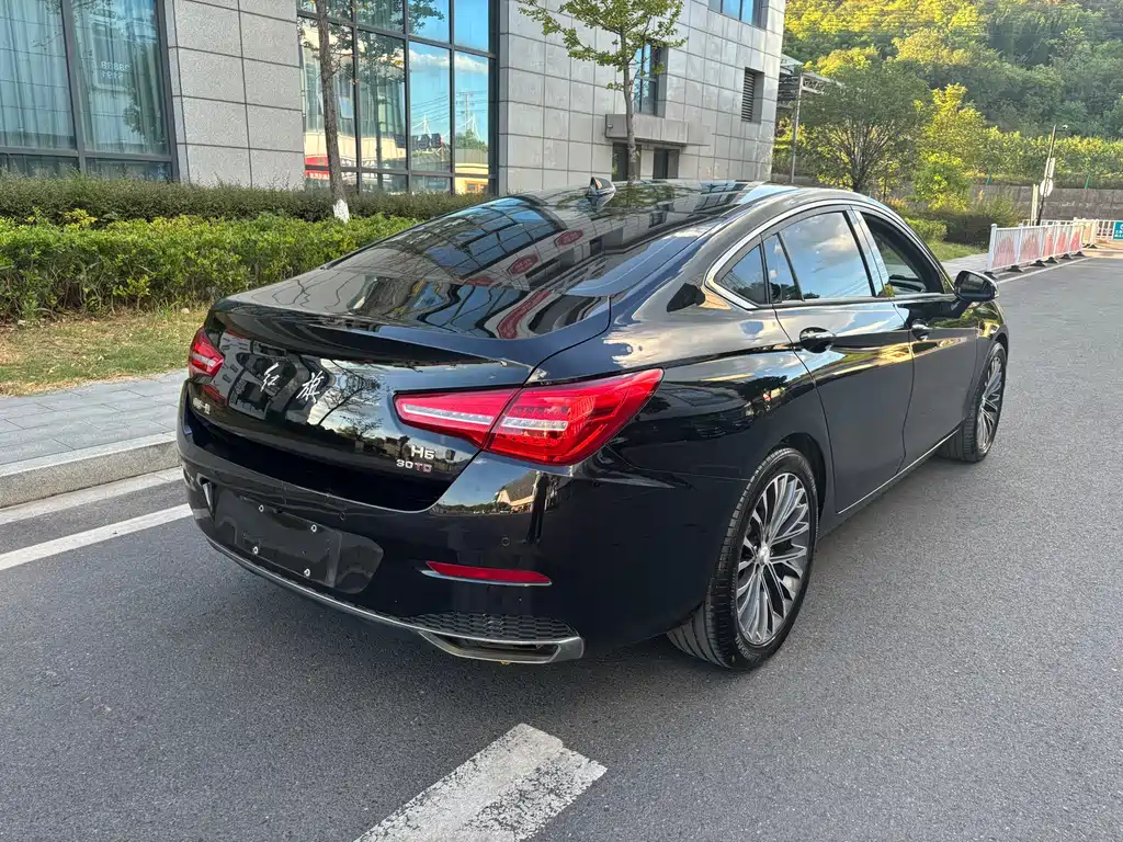 Hongqi H5 2021 — фото 8