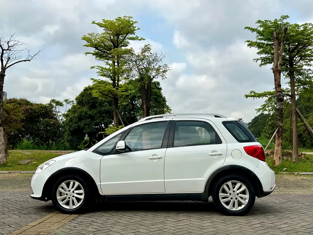 Suzuki SX4 2014 — фото 8