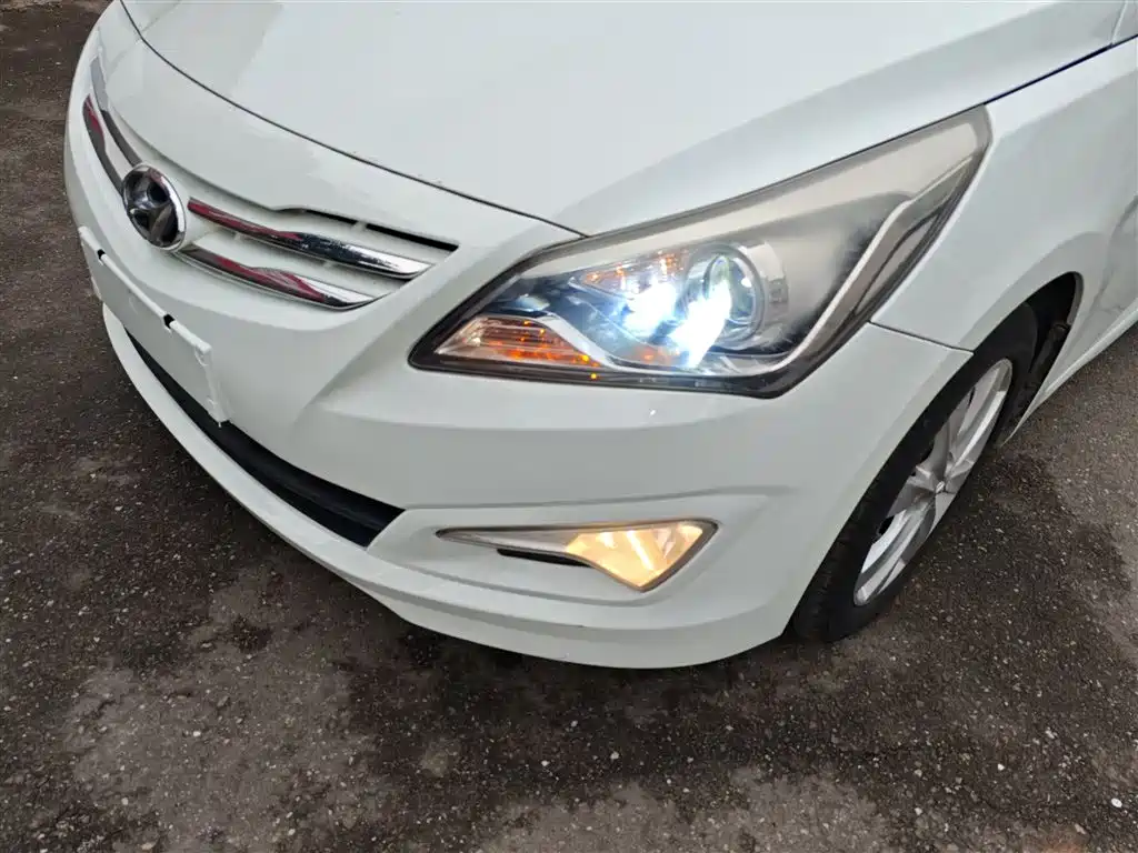 Hyundai Verna 2016 — фото 24