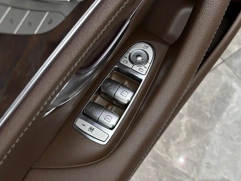 Mercedes-Benz E-Class 2020 — фото 18