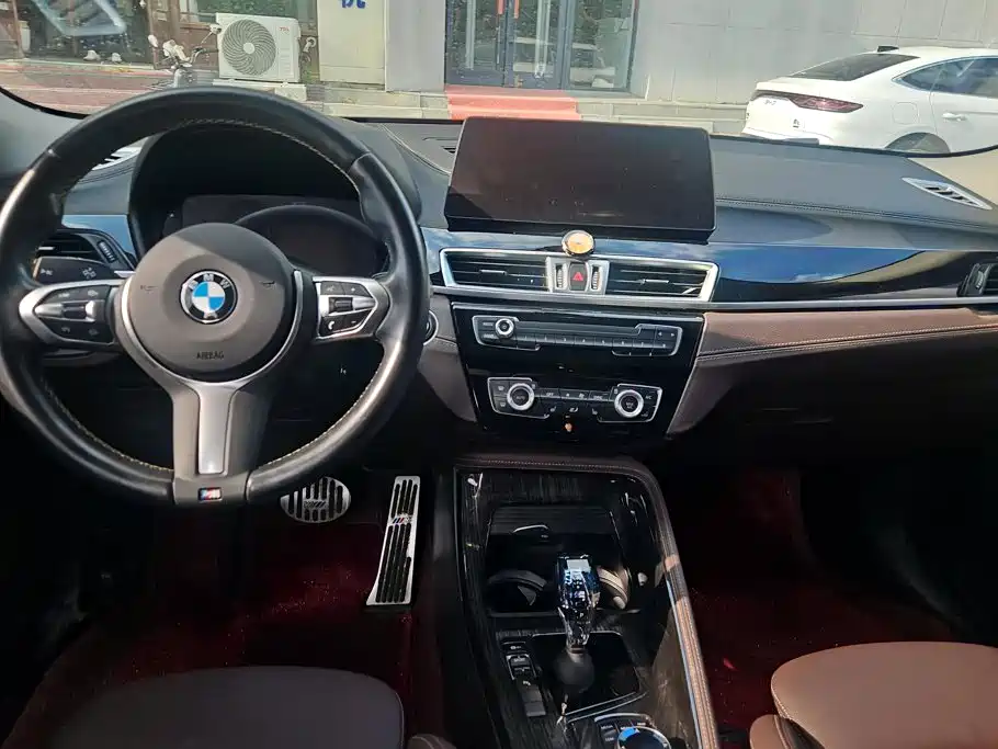 BMW X2 2023 — фото 12
