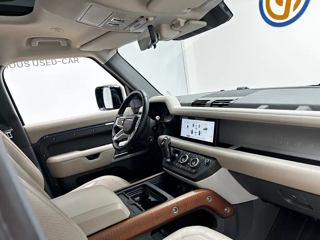 Land Rover Defender 2021 — фото 19
