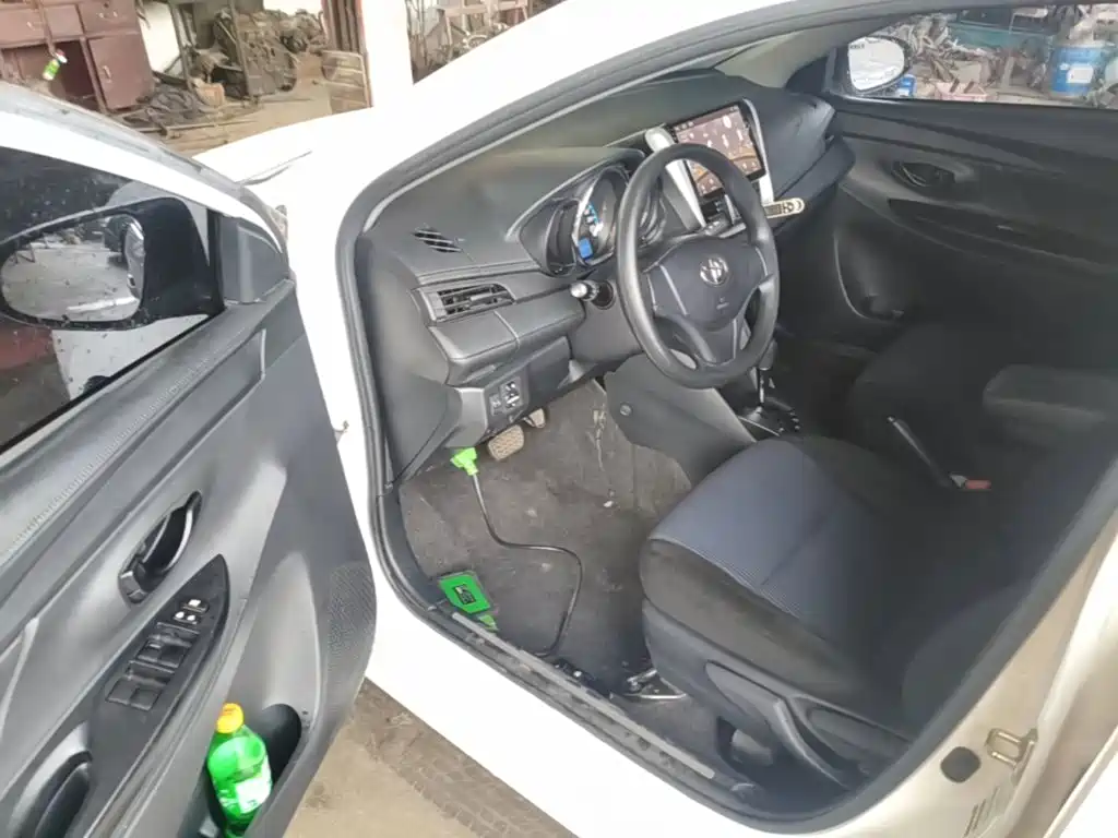 Toyota Yaris L 2019 — фото 16