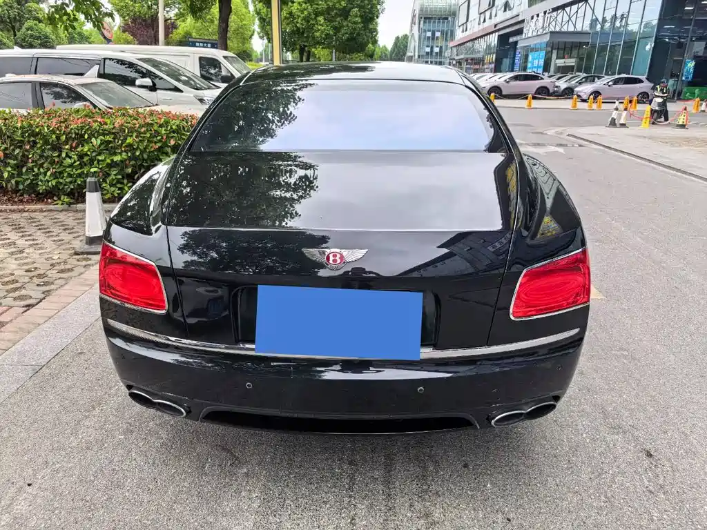 Bentley Flying Spur 2018 — фото 11