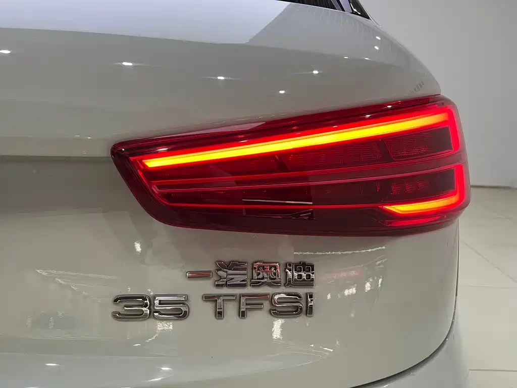 Audi Q3 2019 — фото 17
