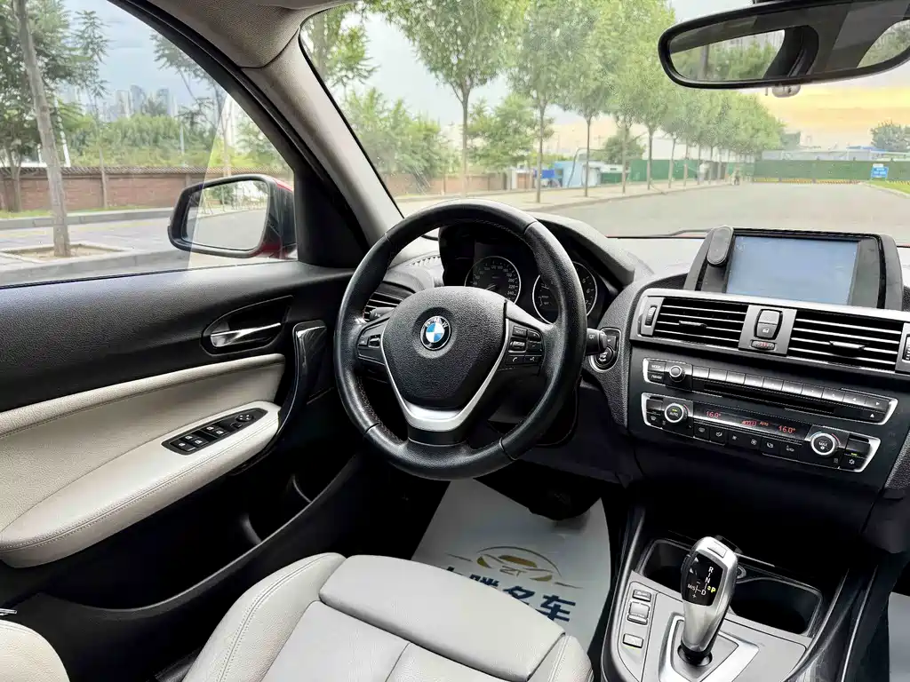 BMW 1 Series 2012 — фото 12