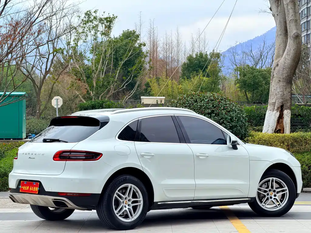 Porsche Macan 2017 — фото 15