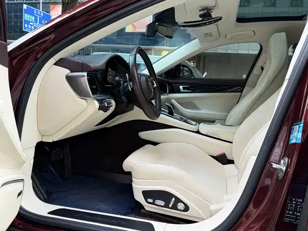 Porsche Panamera 2021