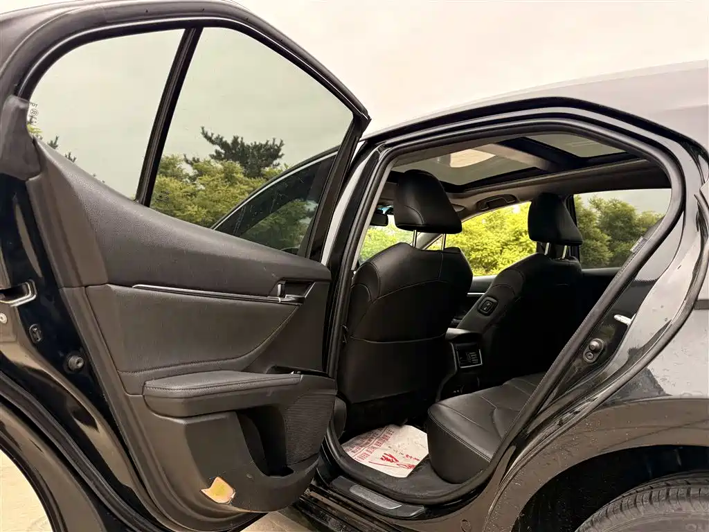 Toyota Camry 2021 — фото 11