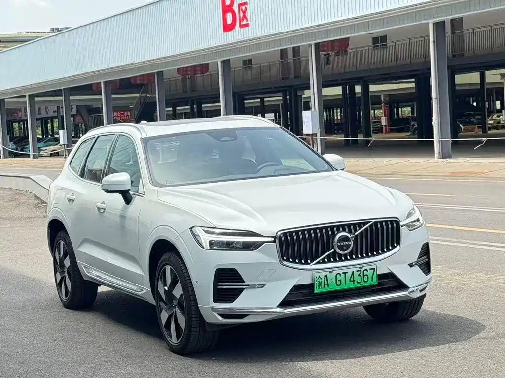 Volvo XC60 Plug-In Hybrid 2025 — фото 3