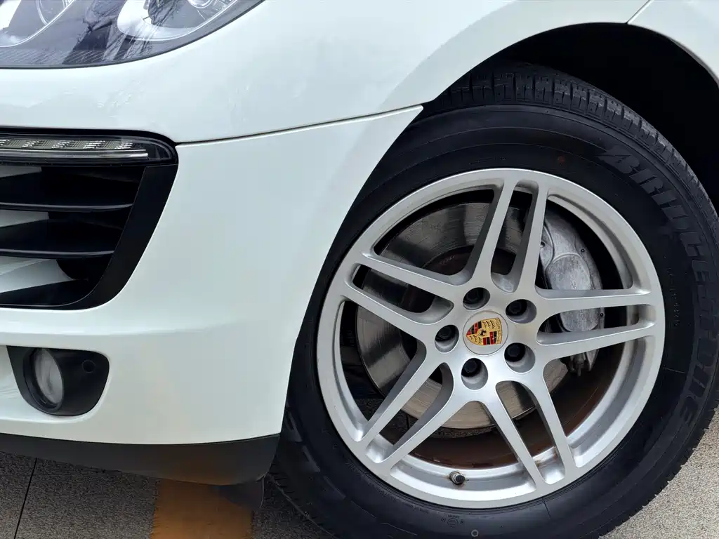 Porsche Macan 2017 — фото 19