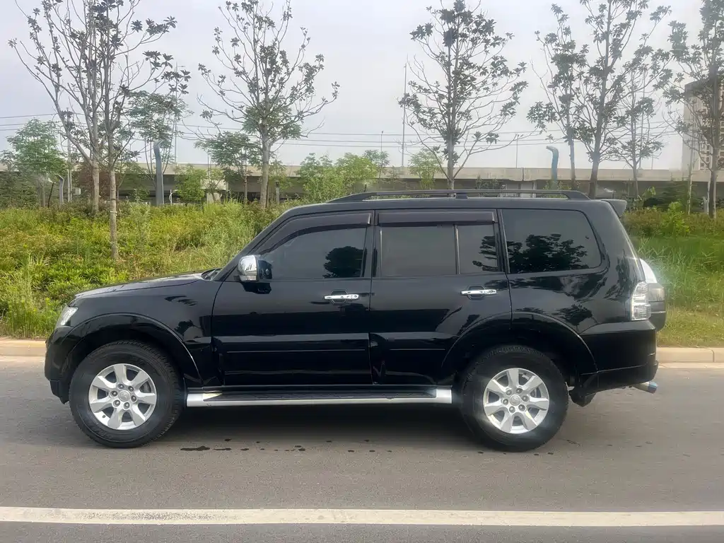 Mitsubishi Pajero 2016 — фото 3