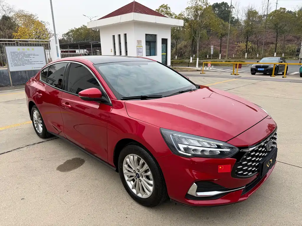 Ford Focus 2021 — фото 16