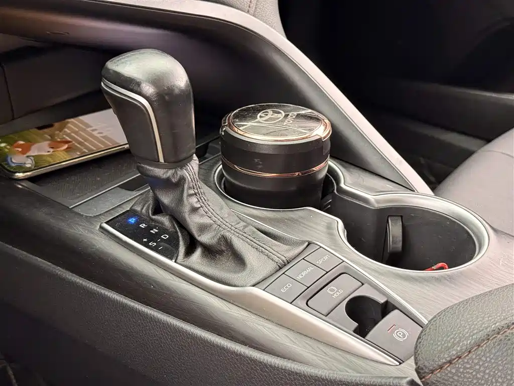 Toyota Camry 2021 — фото 19