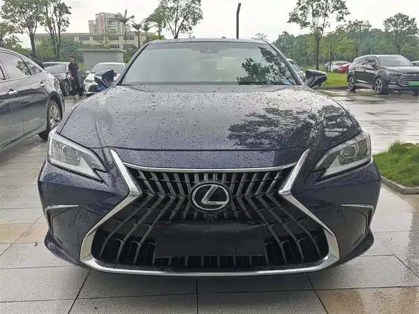 Lexus ES 2022