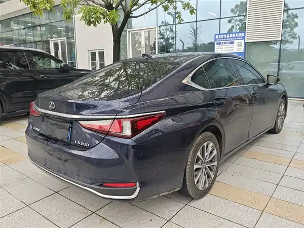 Lexus ES 2022