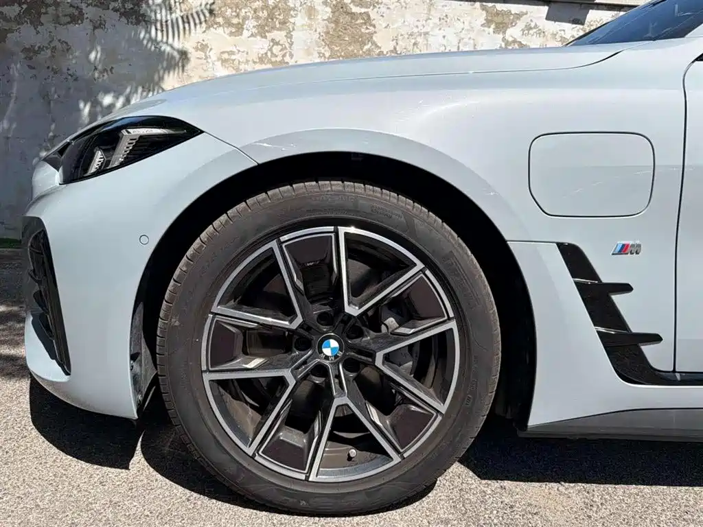 BMW i4 2025 — фото 16