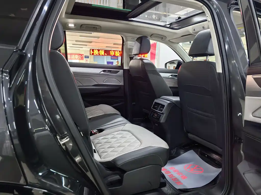 Volkswagen Tavendor 2023 — фото 24
