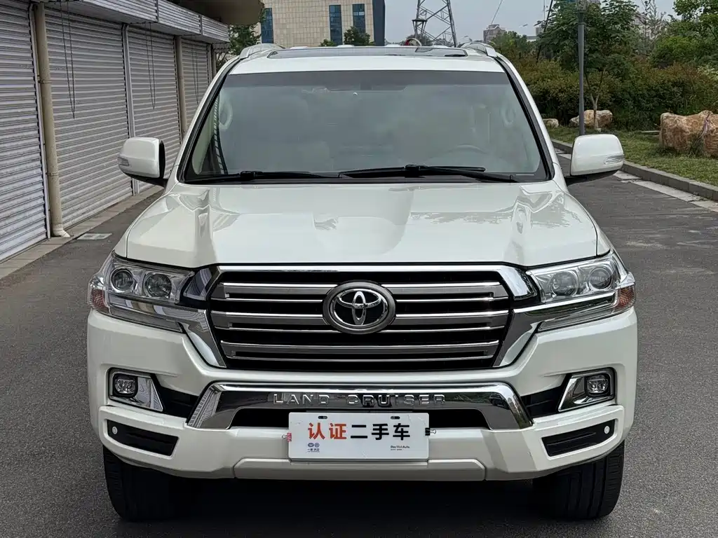 Toyota Land Cruiser 2017 — фото 2
