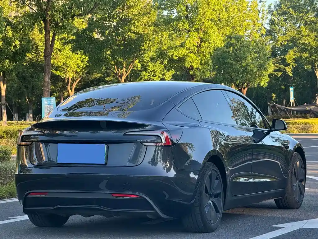 Tesla Model 3 2025 — фото 4