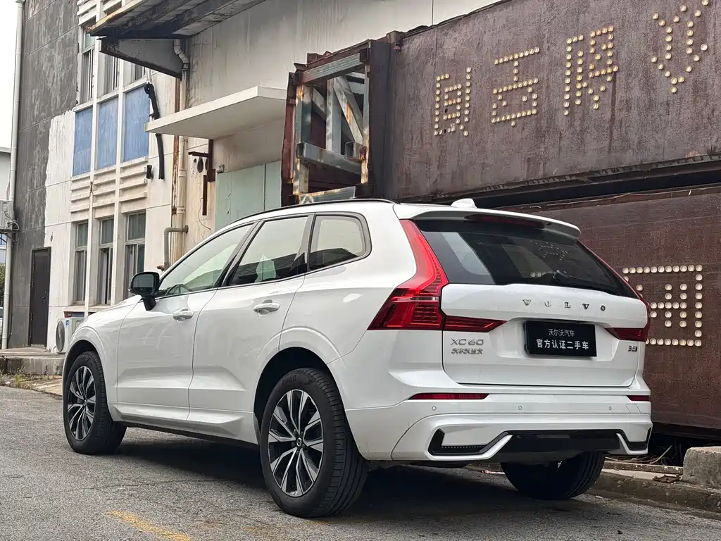 Volvo XC60 2025 — фото 4