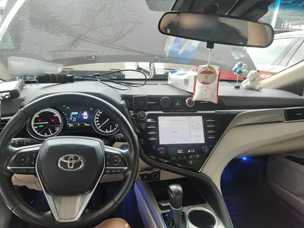 Toyota Camry 2018 — фото 10