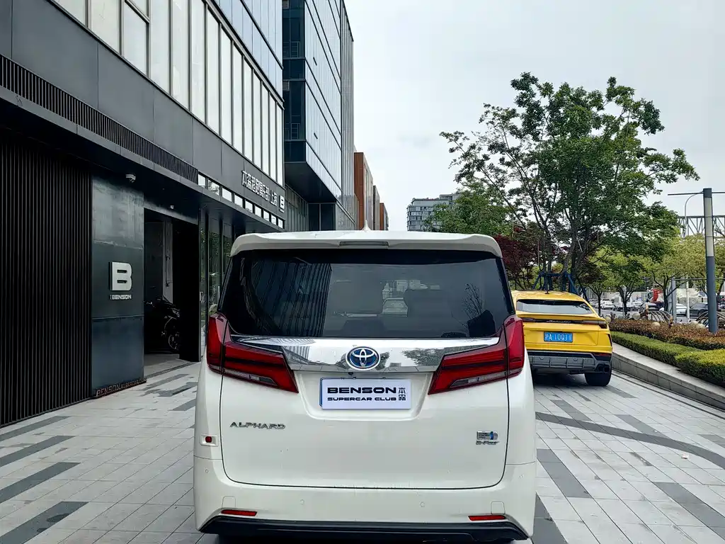 Toyota Alphard 2020 — фото 6