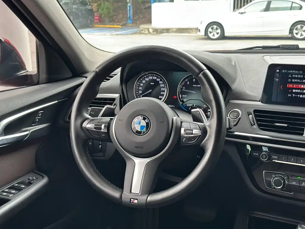 BMW 1 Series 2019 — фото 10