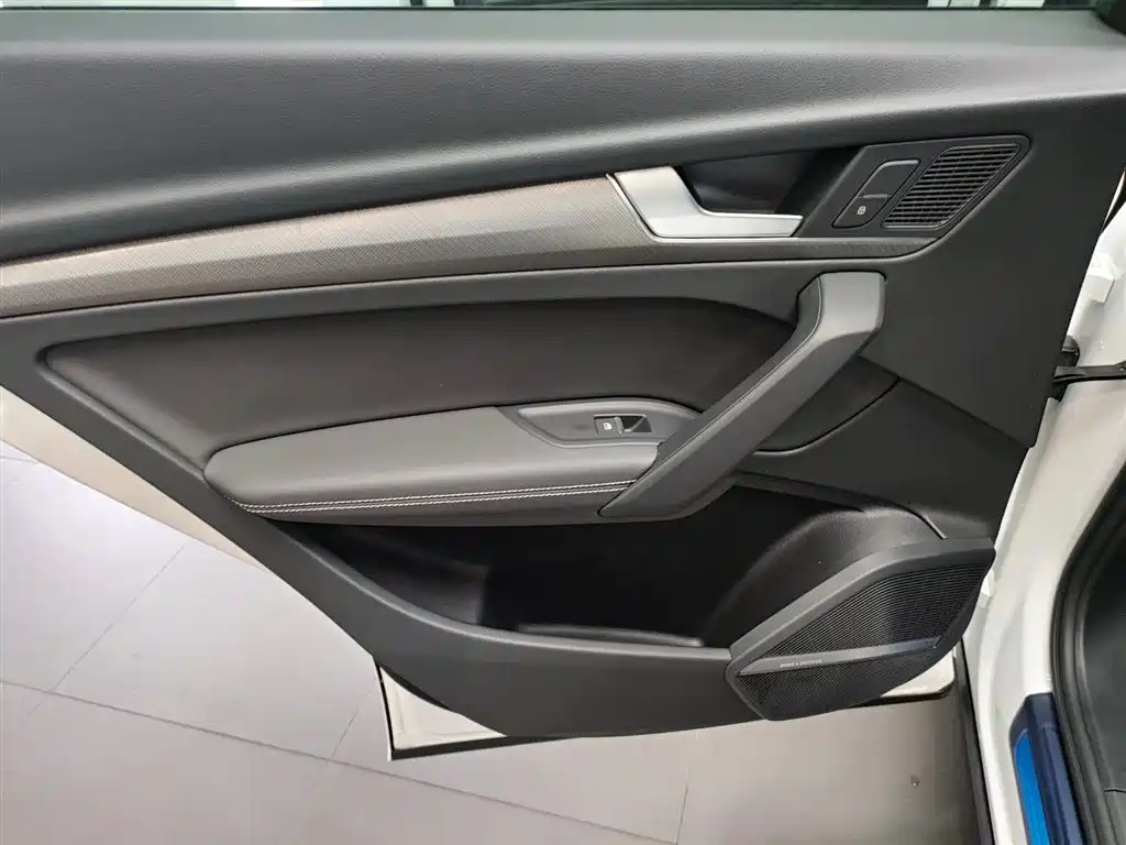 Audi Q5L 2022 — фото 22