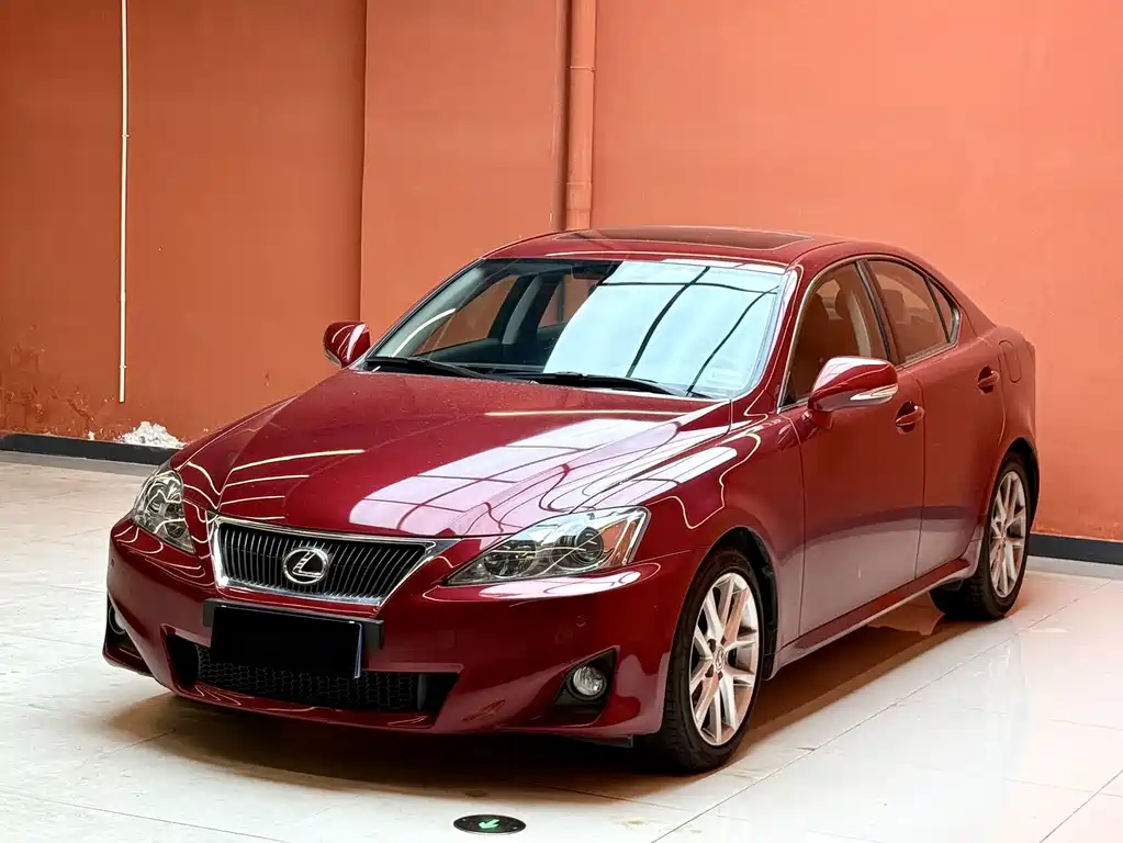 Lexus IS 2012 — фото 1