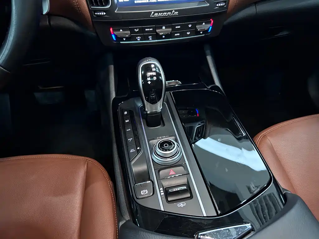 Maserati Levante 2019 — фото 11