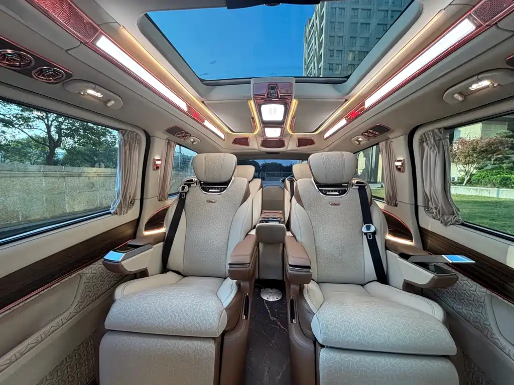 Mercedes-Benz V-Class 2021 — фото 12