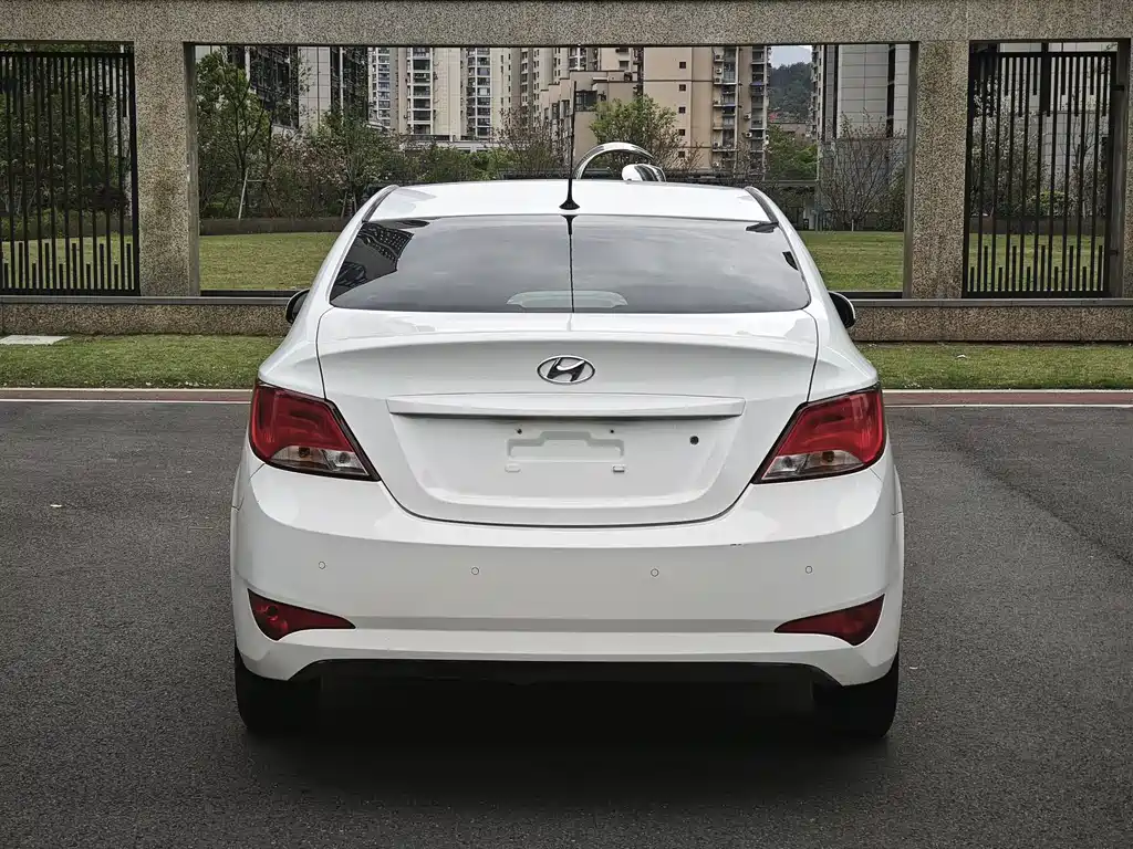 Hyundai Verna 2014 — фото 5