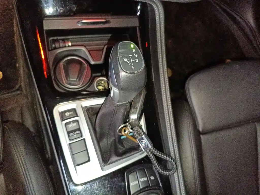 BMW 1 Series 2017 — фото 10