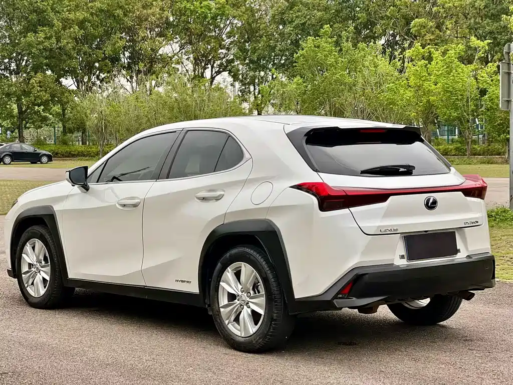 Lexus UX 2019 — фото 7
