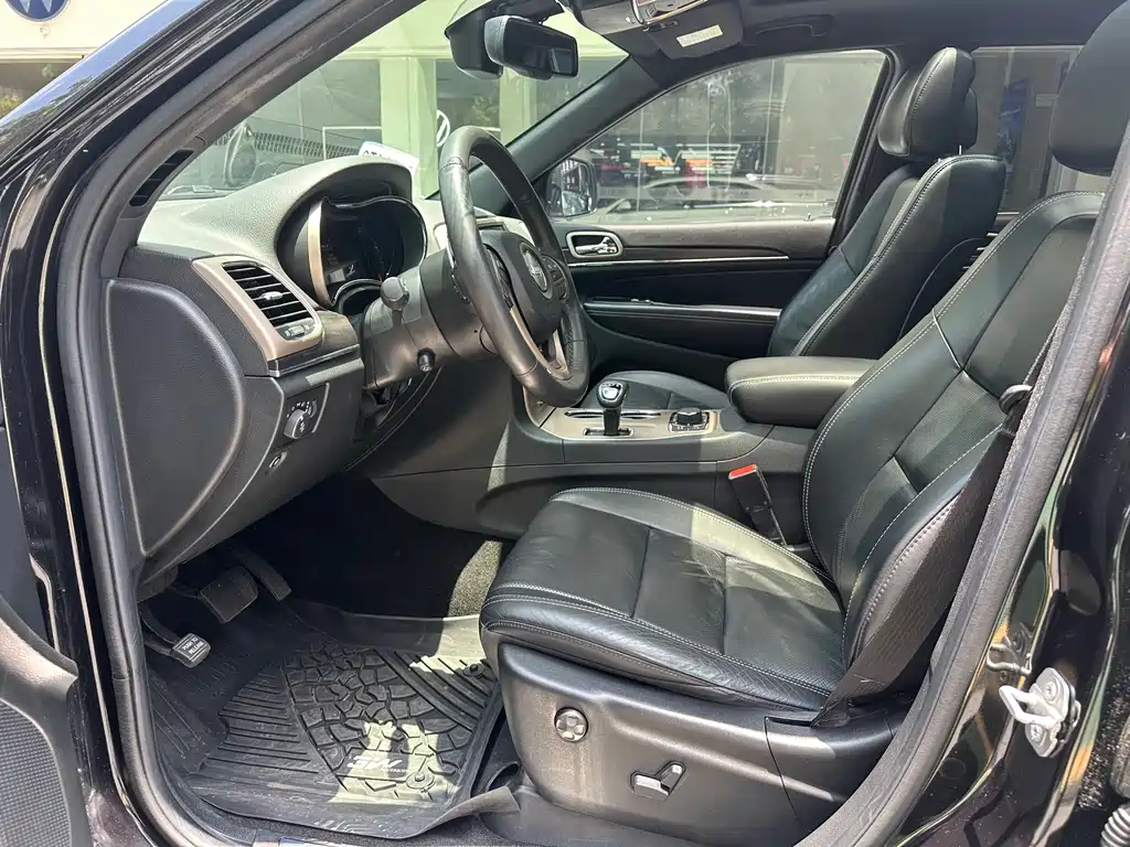 Jeep Grand Cherokee 2015 — фото 8