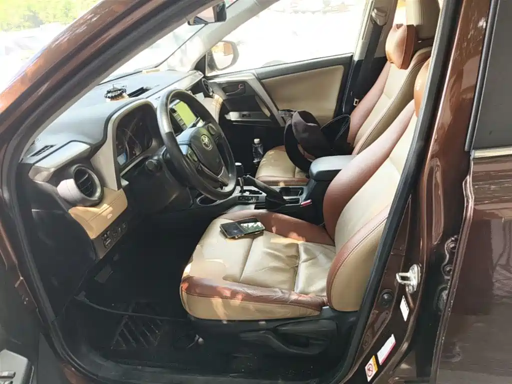 Toyota RAV4 2017 — фото 15