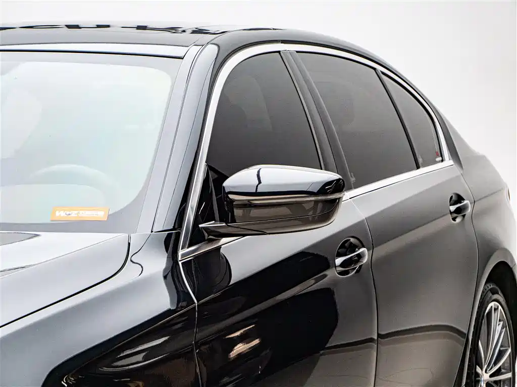 BMW 5 Series 2023 — фото 10