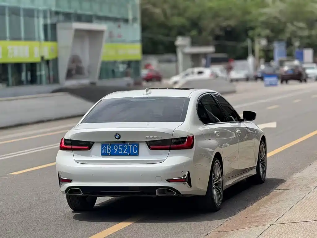 BMW 3 Series 2019 — фото 11