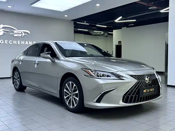 Lexus ES 2023