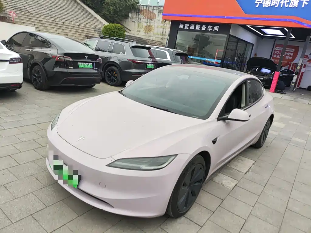Tesla Model 3 2024