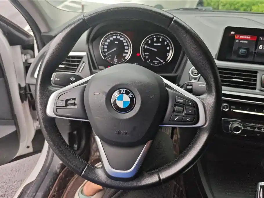 BMW 1 Series 2020 — фото 15