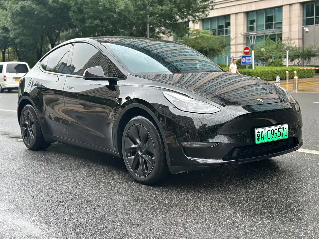 Tesla Model Y 2024 — фото 3