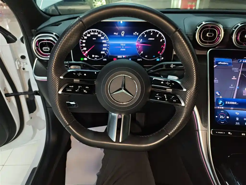 Mercedes-Benz C-Class 2024 — фото 11