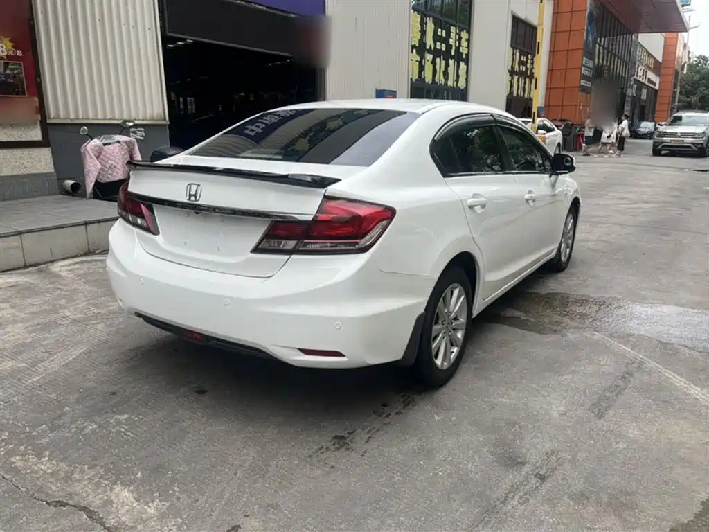 Honda Civic 2015 — фото 19